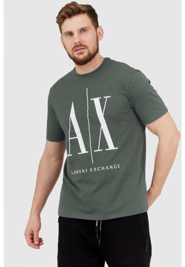Armani Exchange - ARMANI EXCHANGE Szaro-zielony t-shirt męski z dużym logo. Kolor: zielony. Materiał: prążkowany