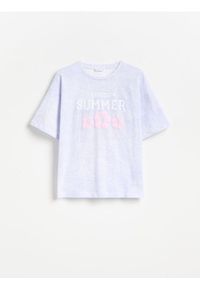 Reserved - Luźny t-shirt z nadrukiem - lawendowy. Kolor: fioletowy. Materiał: bawełna. Wzór: nadruk #1