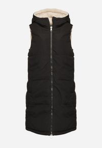 Born2be - Czarna Pikowana Kamizelka Dwustronna z Futerkiem Typu Baranek i Kapturem Lertiala. Okazja: na co dzień. Kolor: czarny. Materiał: futro. Wzór: aplikacja. Styl: casual, elegancki, klasyczny #3