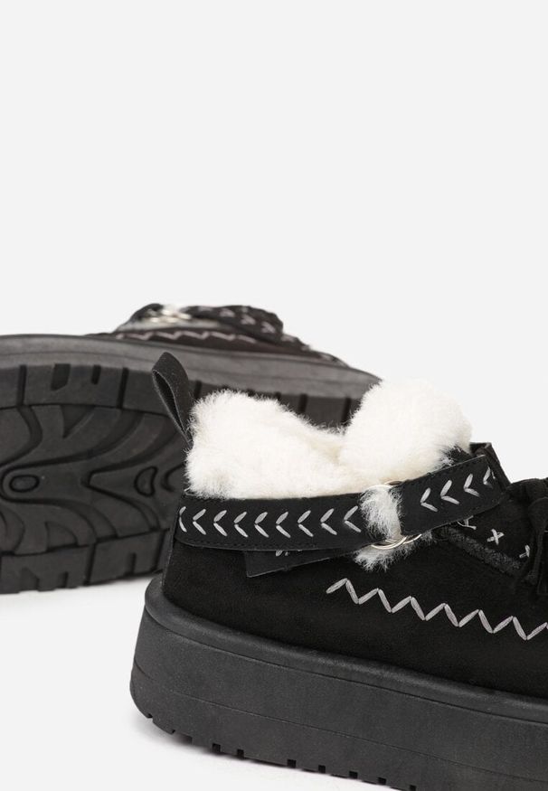 Born2be - Czarne Śniegowce na Grubej Podeszwie z Frędzlami i Haftem Linodis. Okazja: na spacer, na co dzień. Kolor: czarny. Materiał: jeans. Wzór: haft. Sezon: jesień. Styl: casual