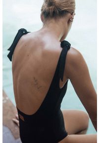 MUUV Strój kąpielowy Classic Openback kolor czarny miękka miseczka. Kolor: czarny. Materiał: dzianina #4