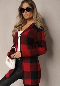 Renee - Czerwony Długi Kardigan w Kratę z Ozdobną Broszką i Kapturem Terilinda. Okazja: na co dzień. Kolor: czerwony. Materiał: jeans, bawełna. Długość: długie. Styl: klasyczny, casual, elegancki