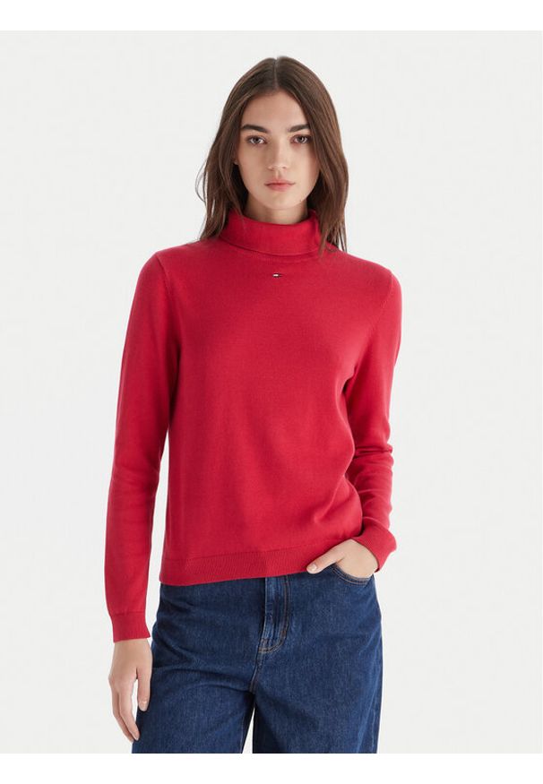 Tommy Jeans Golf Essential DW0DW21672 Czerwony Regular Fit. Typ kołnierza: golf. Kolor: czerwony. Materiał: bawełna