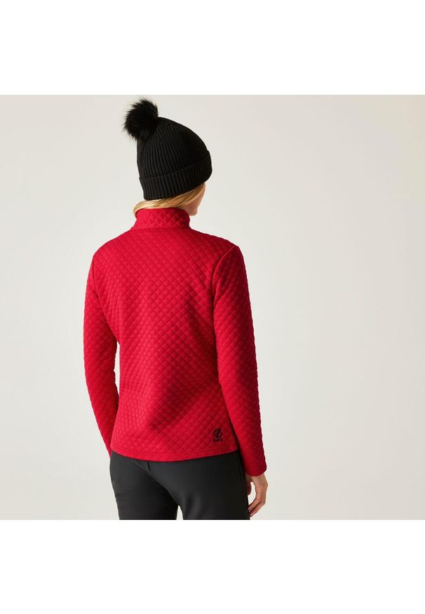 DARE 2B - Bluza damska z suwakiem 1/4 Glamourize III Dare 2b. Kolor: czerwony. Materiał: żakard, dzianina. Sezon: zima. Sport: narciarstwo