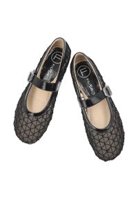 Baleriny damskie Filippo, cholewka z materiału tekstylnego siateczkowego z wykończeniem ze skóry naturalnej licowej na płaskiej podeszwie, czarne, DP. Okazja: na co dzień. Zapięcie: klamry. Kolor: czarny. Materiał: materiał, skóra. Szerokość cholewki: normalna. Wzór: ażurowy. Obcas: na płaskiej podeszwie. Styl: elegancki, klasyczny, casual, wizytowy #5