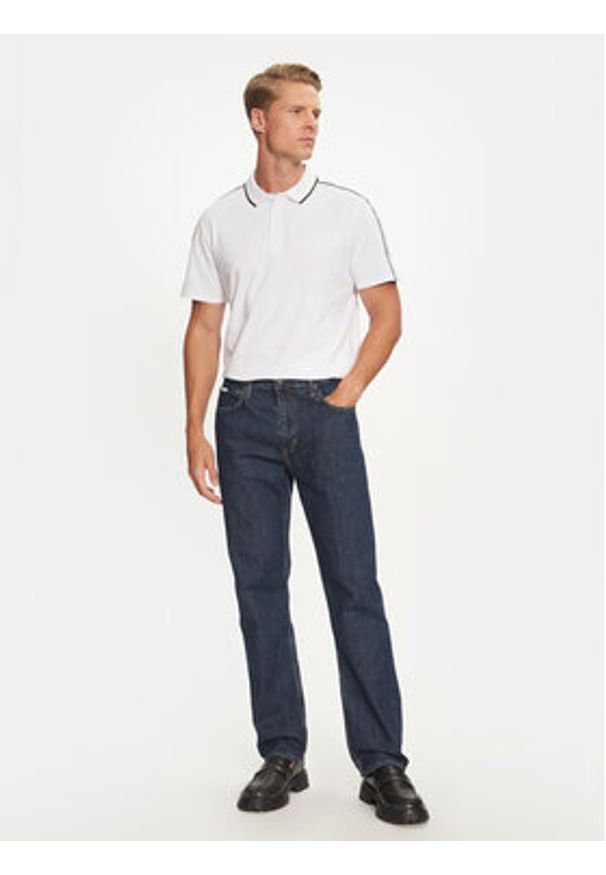 Guess Polo M4YP40 KARS0 Biały Regular Fit. Typ kołnierza: polo. Kolor: biały. Materiał: syntetyk, bawełna