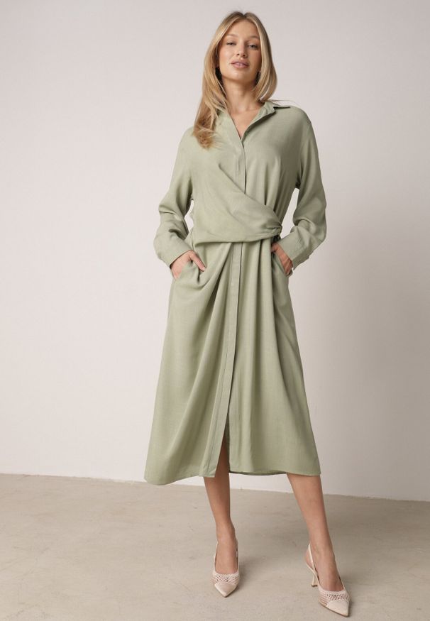 Born2be - Zielona Wiskozowa Sukienka Koszulowa z Marszczeniem i Guzikiem w Talii Lennatha. Okazja: na co dzień. Kolor: zielony. Materiał: wiskoza. Typ sukienki: koszulowe. Styl: casual, klasyczny, elegancki