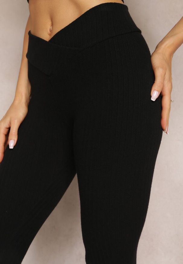 Renee - Czarne Gładkie Legginsy z Wiskozy z Gumką w Pasie Anzica. Kolor: czarny. Materiał: wiskoza. Wzór: gładki. Sezon: zima