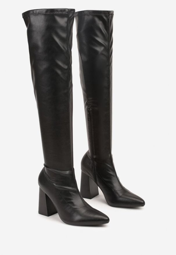 Renee - Czarne Dopasowane Kozaki Vices za Kolano na Słupku Todvira. Okazja: na imprezę. Wysokość cholewki: za kolano. Kolor: czarny. Materiał: jeans. Obcas: na słupku. Styl: elegancki