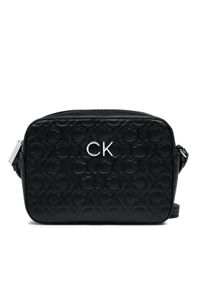 Calvin Klein Torebka Re-Lock Camera Bag Emb Mono K60K610199 Czarny. Kolor: czarny. Materiał: skórzane