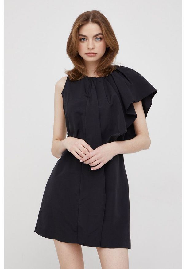 Sisley sukienka kolor czarny mini dopasowana. Kolor: czarny. Materiał: tkanina. Typ sukienki: dopasowane. Długość: mini