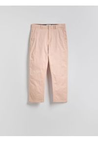 Reserved - Bawełniane spodnie chino slim - różowy. Kolor: różowy. Materiał: bawełna
