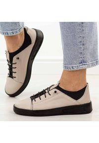 Szare skórzane półbuty damskie T.Sokolski w26-151. Okazja: na co dzień. Nosek buta: okrągły. Kolor: szary. Materiał: skóra. Szerokość cholewki: normalna. Wzór: kolorowy. Sezon: wiosna, jesień. Styl: casual, klasyczny #1