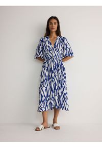 Reserved - Sukienka midi z wiskozy - jasnoniebieski. Kolor: niebieski. Materiał: wiskoza. Długość: midi