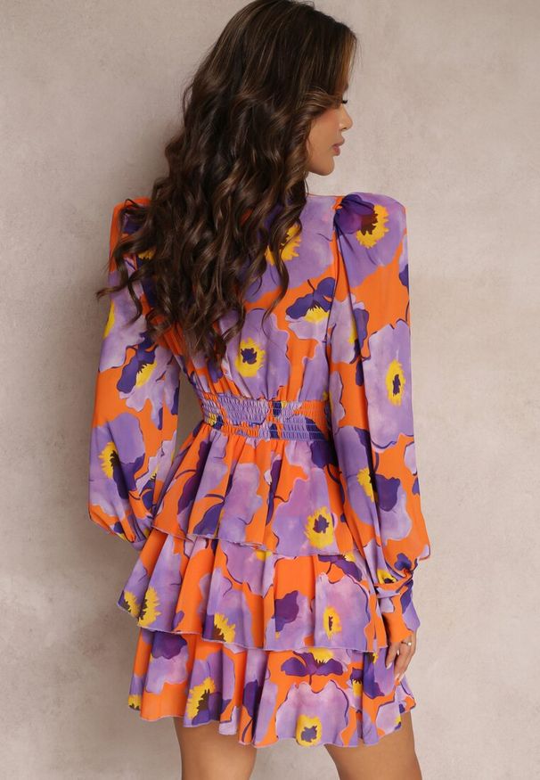 Renee - Fioletowa Sukienka Mini z Falbankami Baelyn. Okazja: na co dzień. Typ kołnierza: kołnierz z falbankami. Kolor: fioletowy. Materiał: jeans. Styl: casual, elegancki. Długość: mini