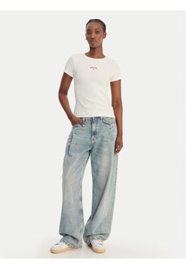 Guess Jeans T-Shirt W6GPZ3 KA0H1 Écru Slim Fit. Kolor: kremowy. Materiał: bawełna