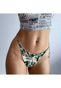 Intica - Stringi damskie z cienkimi paseczkami eleganckie i wygodne Inyong. Kolor: czerwony. Materiał: tkanina, materiał #8