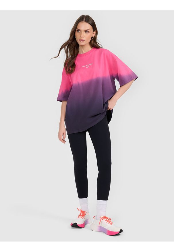 4f - 4F T-shirt loose z nadrukiem damski - różowy M. Kolor: różowy. Materiał: materiał, dresówka. Wzór: nadruk. Sezon: zima