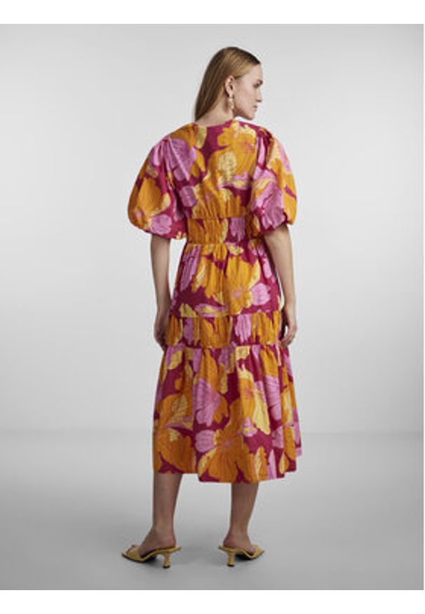 YAS Sukienka codzienna 26029918 Fioletowy Regular Fit. Okazja: na co dzień. Kolor: fioletowy. Materiał: bawełna. Typ sukienki: proste. Styl: casual