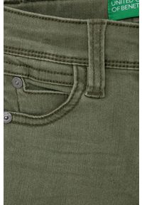 United Colors of Benetton Szorty jeansowe dziecięce kolor zielony regulowana talia. Okazja: na co dzień. Kolor: zielony. Materiał: jeans. Długość: długie. Styl: casual