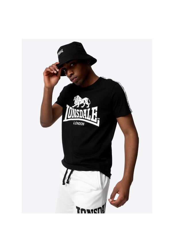 Koszulka Lonsdale Sheviock. Kolor: czarny. Wzór: nadruk