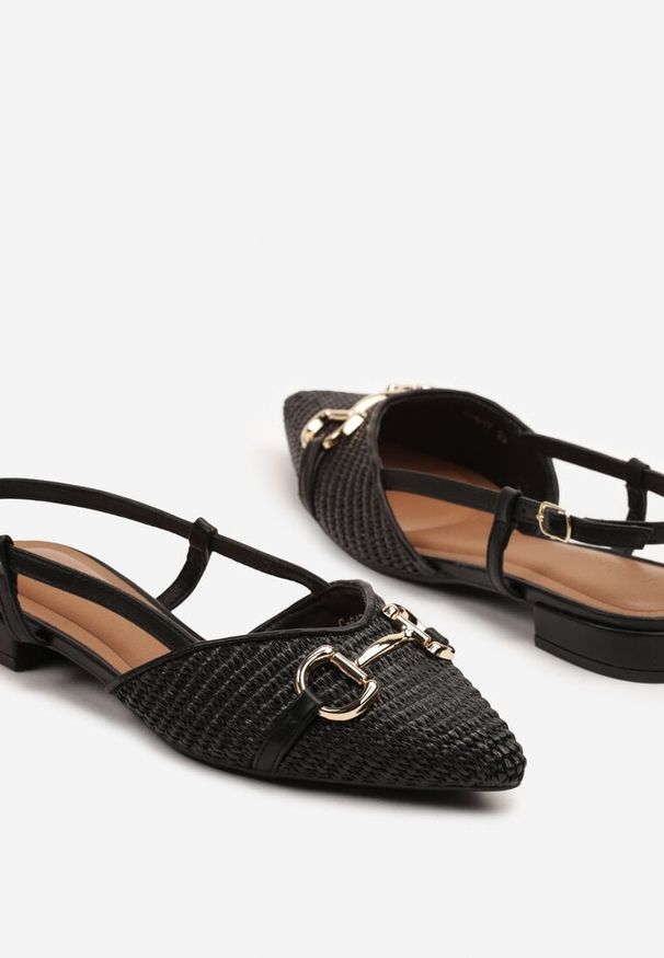 Renee - Czarne Sandały Slingback z Tweedowymi Zdobieniami i Metaliczną Aplikacją Annilena. Okazja: na co dzień. Kolor: czarny. Materiał: jeans. Wzór: aplikacja. Styl: casual, elegancki