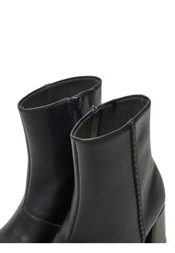 Clarks Botki Keirsta Faye 26180036 Czarny. Kolor: czarny. Materiał: skóra