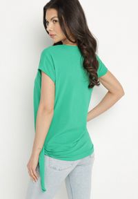 Born2be - Zielony Bawełniany T-shirt z Wiązaniem Falmio. Okazja: na co dzień. Kolor: zielony. Materiał: bawełna. Styl: klasyczny, elegancki, casual #5