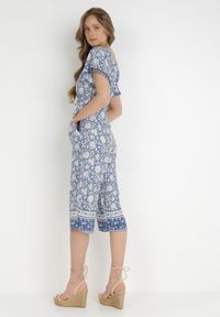 Born2be - Niebieski Kombinezon Hesonia. Kolor: niebieski. Długość rękawa: krótki rękaw. Długość: krótkie. Wzór: ażurowy, aplikacja, kwiaty. Styl: wakacyjny, boho #3