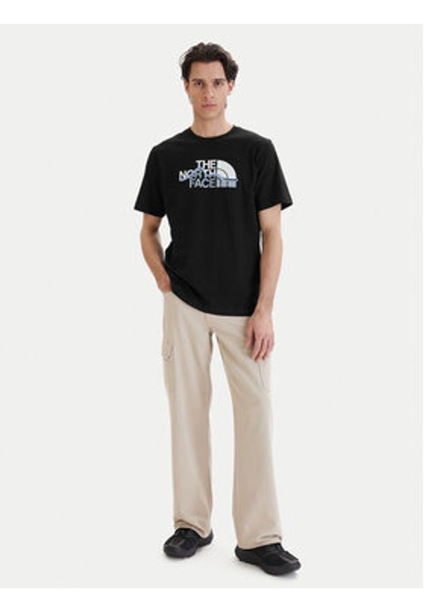 The North Face T-Shirt Mountain Line NF0A8GUX Czarny Regular Fit. Kolor: czarny. Materiał: bawełna