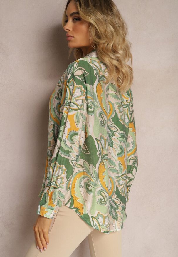 Renee - Zielona Klasyczna Koszula w Abstrakcyjny Print Hastar. Okazja: na co dzień. Kolor: zielony. Materiał: jeans. Długość rękawa: długi rękaw. Długość: długie. Wzór: nadruk. Styl: klasyczny