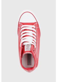 Cross Jeans Trampki damskie kolor czerwony. Nosek buta: okrągły. Zapięcie: sznurówki. Kolor: czerwony. Obcas: na koturnie