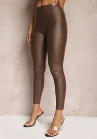 Renee - Ciemnobrązowe Legginsy Larsa. Kolor: brązowy. Materiał: skóra, polar. Długość: długie. Wzór: gładki #5