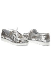 Srebrne Mokasyny Simen Damskie Buty Płaskie. Okazja: na co dzień. Kolor: srebrny. Materiał: skóra. Wzór: moro. Sezon: lato, wiosna. Styl: casual, klasyczny #4