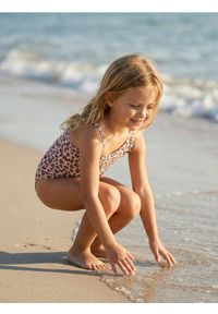 Sinsay - Asymetryczny strój kąpielowy w panterkę - wielobarwny. Wzór: motyw zwierzęcy #1