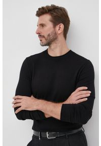 Sisley sweter męski kolor czarny lekki. Okazja: na co dzień. Kolor: czarny. Materiał: dzianina. Długość rękawa: długi rękaw. Długość: długie. Styl: casual