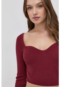 Guess Sweter damski kolor czerwony. Kolor: czerwony. Materiał: dzianina. Długość rękawa: długi rękaw. Długość: długie