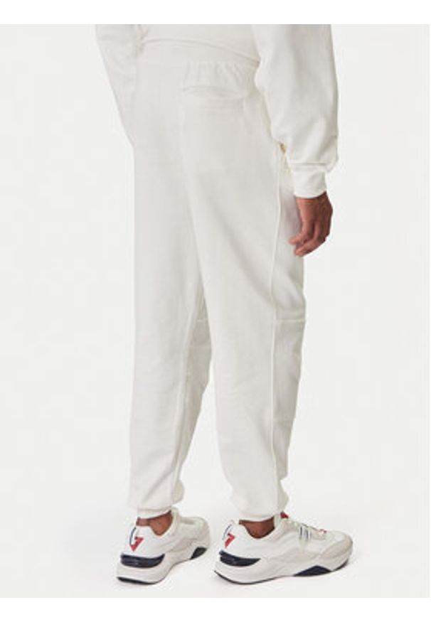 Guess Spodnie dresowe Z6RB03 K9YI1 Biały Regular Fit. Kolor: biały. Materiał: bawełna