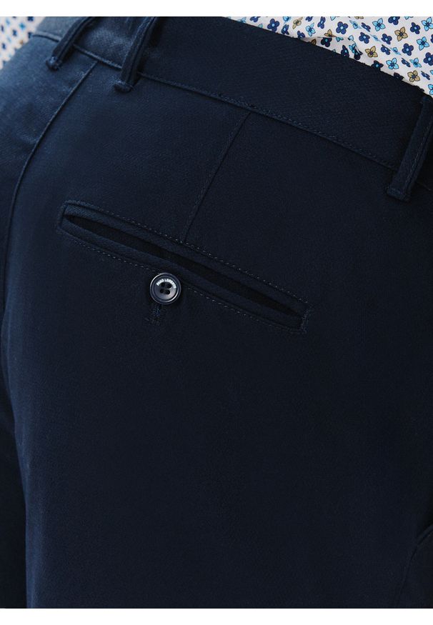 Pako Lorente - PAKO LORENTE – Granatowe spodnie męskie. Okazja: na co dzień. Kolor: niebieski. Materiał: bawełna, materiał, elastan. Styl: casual, klasyczny