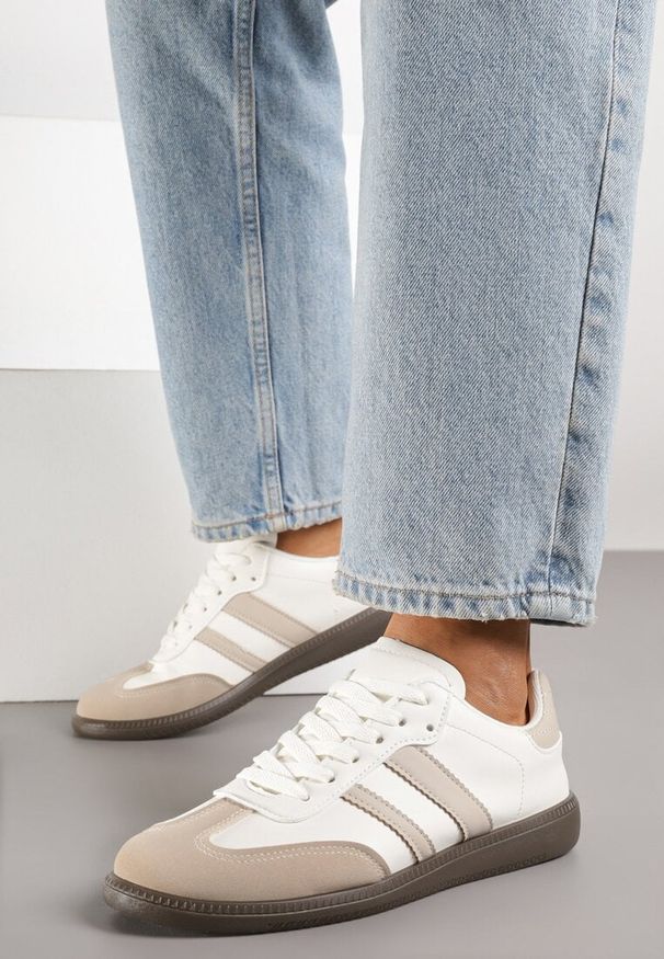 Born2be - Beżowo-Białe Płaskie Sneakersy Ozdobione Paskami Glaria. Nosek buta: okrągły. Zapięcie: pasek. Kolor: beżowy. Wzór: aplikacja. Obcas: na obcasie. Wysokość obcasa: niski