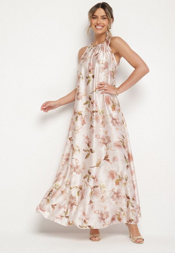 Born2be - Beżowa Satynowa Sukienka w Kwiaty Fenaresia. Okazja: na spacer, na co dzień. Kolor: beżowy. Materiał: satyna. Długość rękawa: na ramiączkach. Wzór: kwiaty. Sezon: lato. Typ sukienki: proste. Styl: casual, elegancki