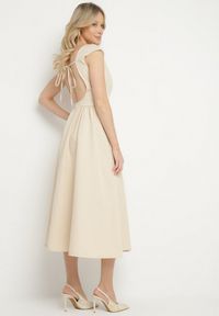 Born2be - Beżowa Sukienka o Rozkloszowanym Kroju z Wiązaniem i Dekoltem w Łódkę Aladriela. Okazja: na co dzień. Typ kołnierza: dekolt w łódkę. Kolor: beżowy. Długość rękawa: krótki rękaw. Sezon: wiosna, lato. Styl: klasyczny, casual #7