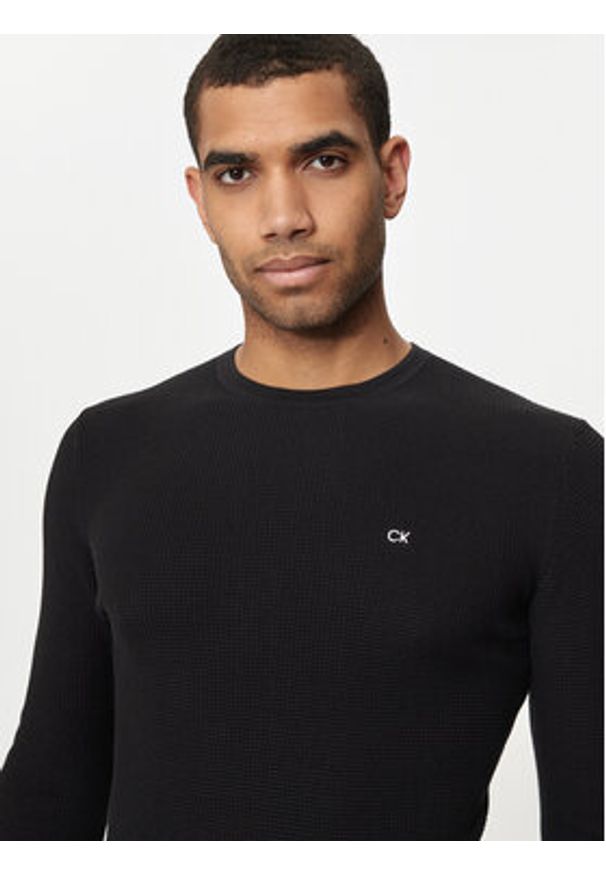 Calvin Klein Sweter K10K113031 Czarny Regular Fit. Kolor: czarny. Materiał: bawełna