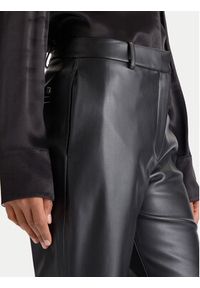 Hugo - HUGO Spodnie z imitacji skóry Hamunelle-1 50546824 Czarny Flare Fit. Kolor: czarny. Materiał: skóra #7