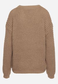 Born2be - Ciemnobeżowy Sweter z Dodatkiem Wiskozy i Ozdobnym Splotem Riavellea. Okazja: na co dzień, na spotkanie biznesowe. Kolor: beżowy. Materiał: wiskoza. Wzór: ze splotem. Styl: casual, biznesowy, elegancki #6