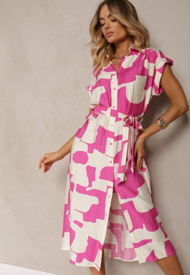 Renee - Różowo-Biała Sukienka o Koszulowym Kroju z Materiałowym Paskiem w Talii w Kolorowy Print Hilefia. Okazja: do pracy, na co dzień. Kolor: różowy. Materiał: materiał. Wzór: kolorowy, nadruk. Typ sukienki: koszulowe. Styl: casual, elegancki