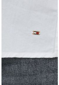 TOMMY HILFIGER - Tommy Hilfiger koszula bawełniana damska kolor biały regular z kołnierzykiem klasycznym. Okazja: na co dzień. Typ kołnierza: kołnierzyk klasyczny. Kolor: biały. Materiał: bawełna. Długość rękawa: raglanowy rękaw. Styl: klasyczny #2