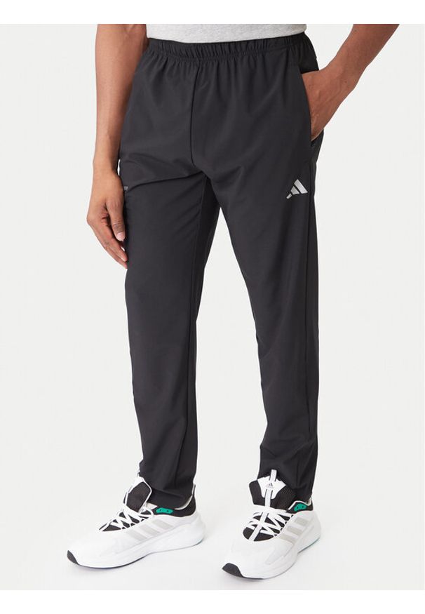 Adidas - adidas Spodnie dresowe Training Essentials Holiday JM5441 Czarny Regular Fit. Kolor: czarny. Materiał: syntetyk