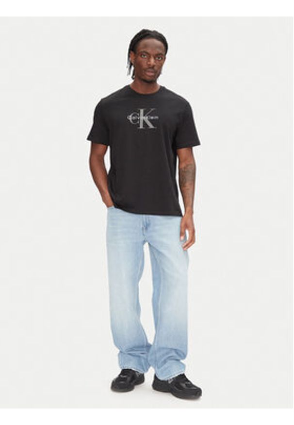 Calvin Klein Jeans T-Shirt Hero Monologo LV04RB862G Czarny Regular Fit. Kolor: czarny. Materiał: bawełna