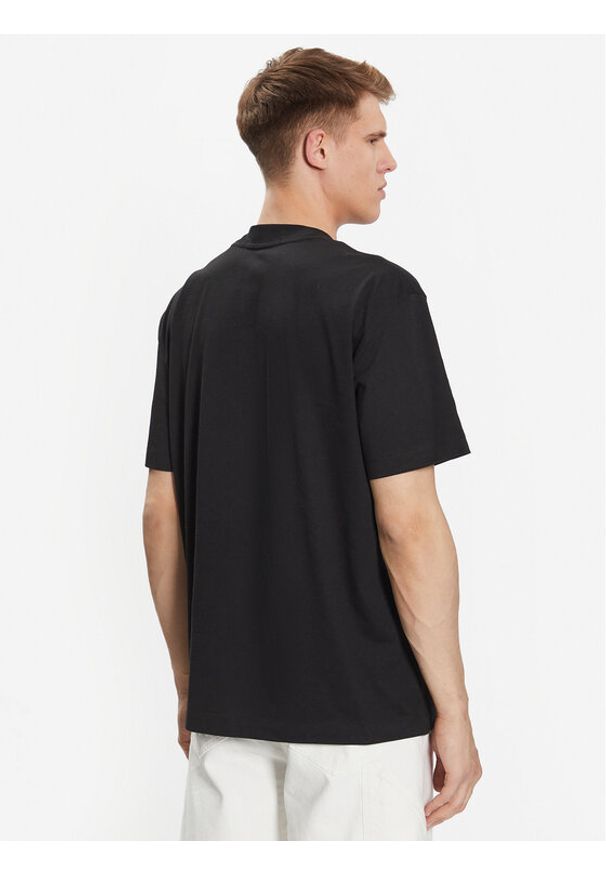 Calvin Klein Jeans T-Shirt J30J323759 Czarny Regular Fit. Kolor: czarny. Materiał: bawełna